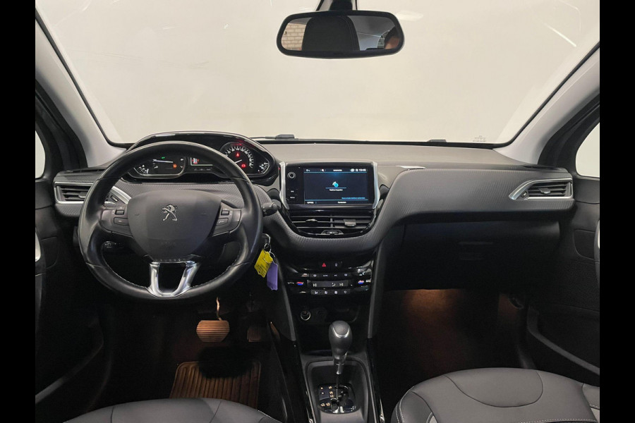 Peugeot 2008 1.2 PureTech Allure Navigatie Parkeersensoren achter Cruise Control Climate Control Half leder Lichtmetalen velgen Getinte ramen