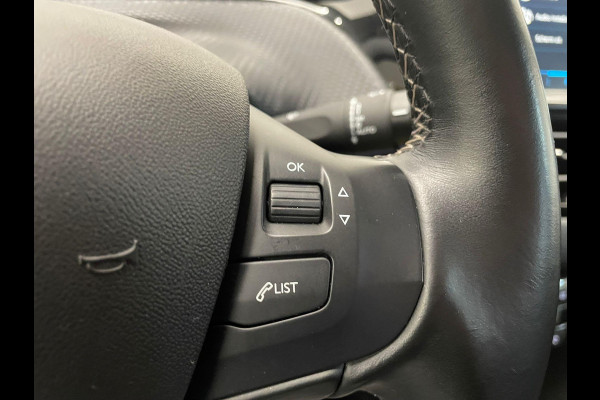 Peugeot 2008 1.2 PureTech Allure Navigatie Parkeersensoren achter Cruise Control Climate Control Half leder Lichtmetalen velgen Getinte ramen