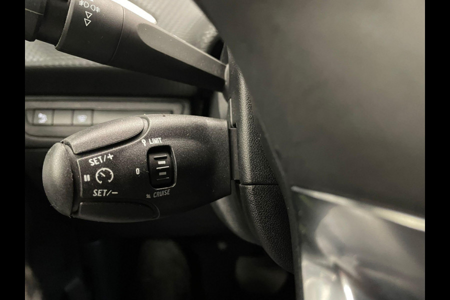 Peugeot 2008 1.2 PureTech Allure Navigatie Parkeersensoren achter Cruise Control Climate Control Half leder Lichtmetalen velgen Getinte ramen