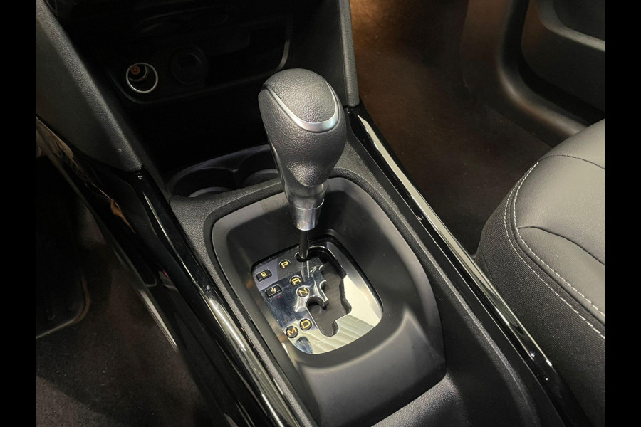 Peugeot 2008 1.2 PureTech Allure Navigatie Parkeersensoren achter Cruise Control Climate Control Half leder Lichtmetalen velgen Getinte ramen