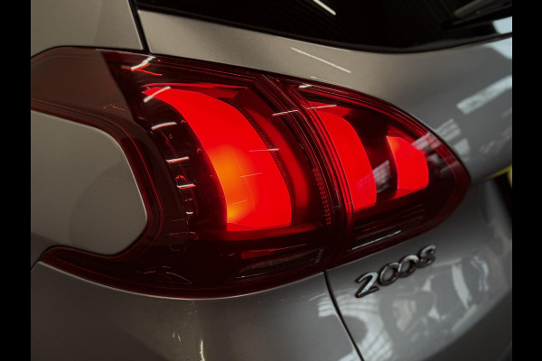 Peugeot 2008 1.2 PureTech Allure Navigatie Parkeersensoren achter Cruise Control Climate Control Half leder Lichtmetalen velgen Getinte ramen
