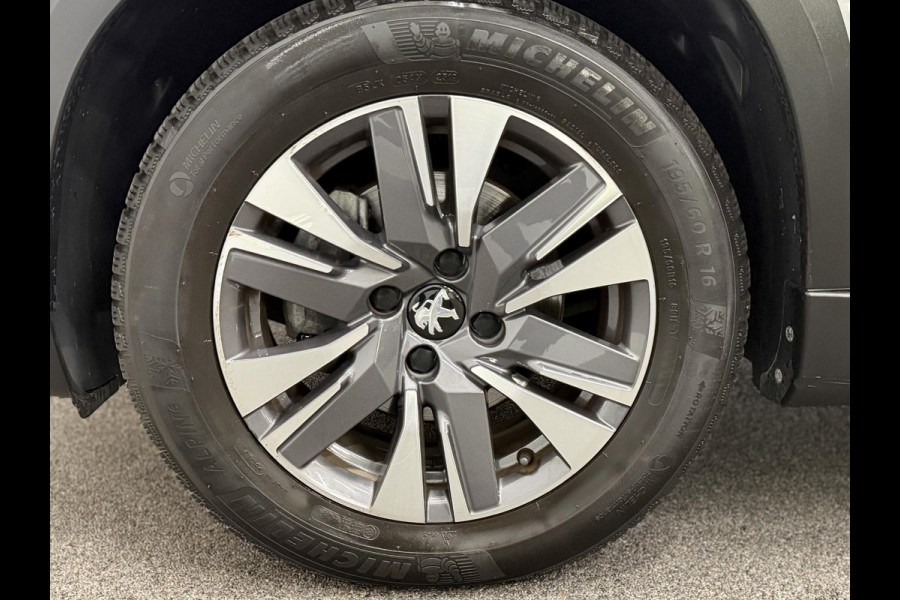 Peugeot 2008 1.2 PureTech Allure Navigatie Parkeersensoren achter Cruise Control Climate Control Half leder Lichtmetalen velgen Getinte ramen