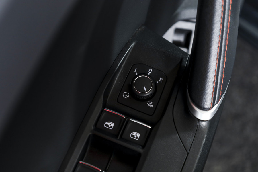 Seat Leon 1.4 TSI eHybrid 204 PK PHEV FR Business Intense - Automaat | S/K-Dak | Dig. Cockpit | Adapt. Cruise | Stoel-+Stuurverw. | PDC | Camera | NAV + App. Connect | ECC | LM 18" |