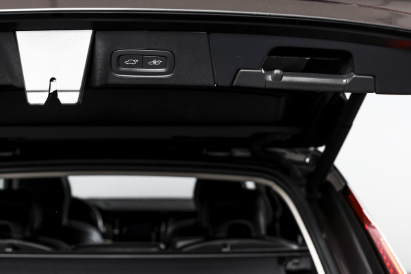 Volvo V90 2.0 B4 Inscription - Automaat Orig. NL | S/K- Panodak | Dig. Cockpit | Adapt. Cruise | Stoel-+Struurverw. | PDC | 360 Camera | NAV + App. Connect | ECC | Elek. KLep | Elek. Trekhaak | LM 20" |