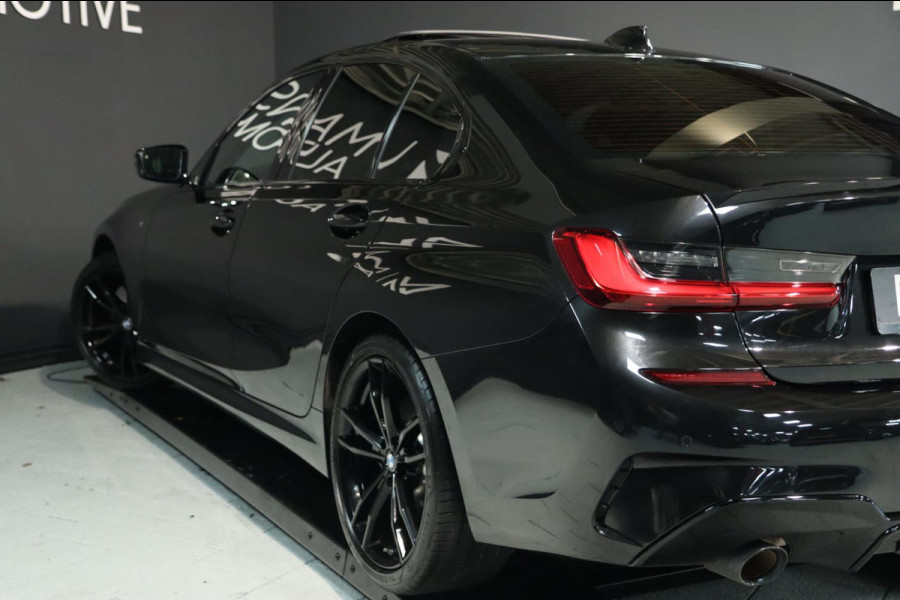 BMW 3-serie 330i M Sport / PANO / KEYLESS / ACC / CAMERA / DODEHOEK / CARPLAY