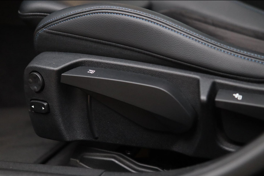 BMW 3-serie 330i M Sport / PANO / KEYLESS / ACC / CAMERA / DODEHOEK / CARPLAY