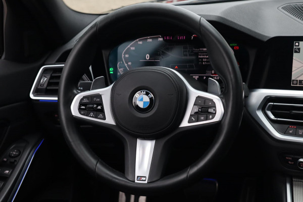 BMW 3-serie 330i M Sport / PANO / KEYLESS / ACC / CAMERA / DODEHOEK / CARPLAY