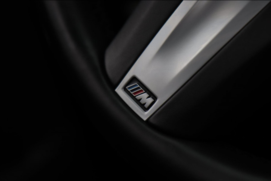 BMW 3-serie 330i M Sport / PANO / KEYLESS / ACC / CAMERA / DODEHOEK / CARPLAY