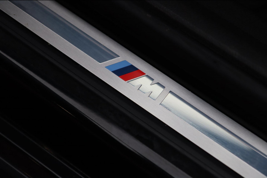 BMW 3-serie 330i M Sport / PANO / KEYLESS / ACC / CAMERA / DODEHOEK / CARPLAY