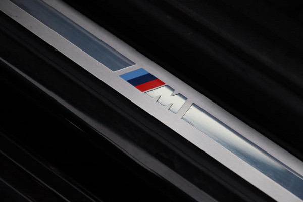 BMW 3-serie 330i M Sport / PANO / KEYLESS / ACC / CAMERA / DODEHOEK / CARPLAY