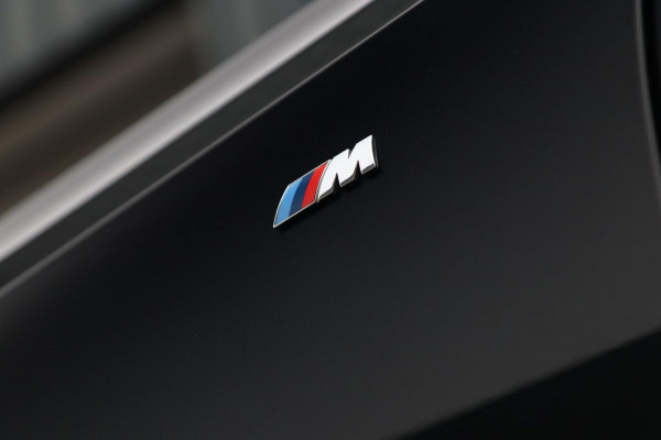 BMW 3-serie 330i M Sport / PANO / KEYLESS / ACC / CAMERA / DODEHOEK / CARPLAY