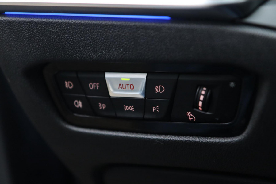 BMW 3-serie 330i M Sport / PANO / KEYLESS / ACC / CAMERA / DODEHOEK / CARPLAY