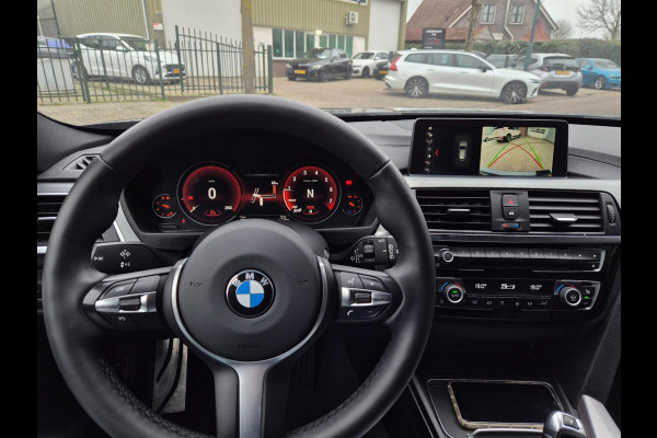 BMW 3 Serie Touring F31 M Sport Apple CarPlay 6WB virtual dash Breedset NAP NL 318i M Sport Edition