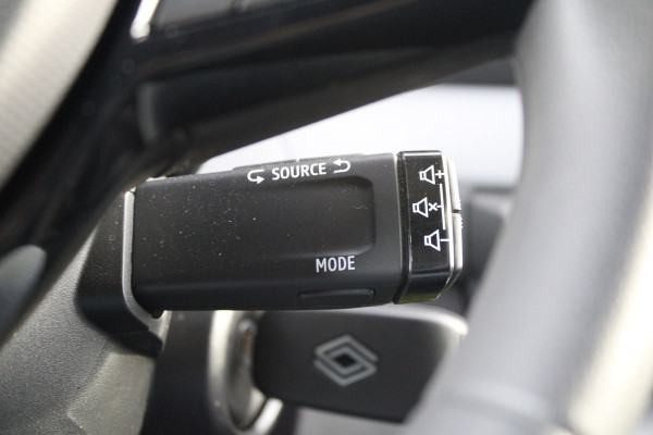 Renault Master T35 2.0 dCi 130 L2H2 Advance 130pk - Camera - 270gr Deuren - Voorruit verwarming - Trekhaak - Carplay - Cruise - LED - Rijklaar