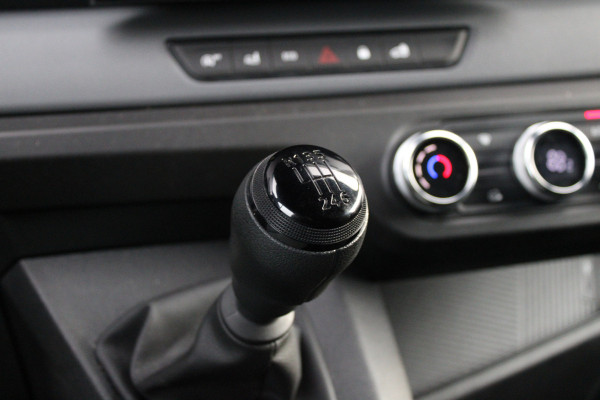 Renault Master T35 2.0 dCi 130 L2H2 Advance 130pk - Camera - 270gr Deuren - Voorruit verwarming - Trekhaak - Carplay - Cruise - LED - Rijklaar