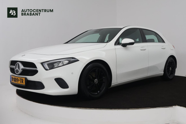 Mercedes-Benz A-Klasse 180 Premium Plus (STOELVERWARMING, ACHTERUITRIJCAMERA, CRUISE CONTROL, NAVIGATIE)