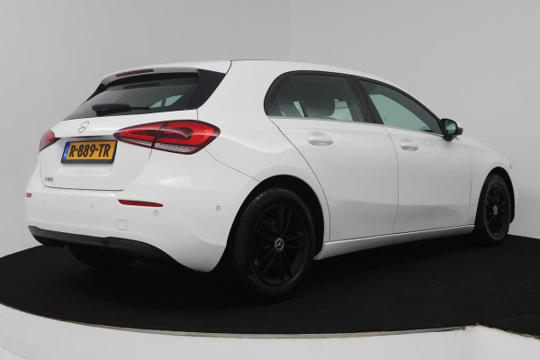 Mercedes-Benz A-Klasse 180 Premium Plus (STOELVERWARMING, ACHTERUITRIJCAMERA, CRUISE CONTROL, NAVIGATIE)