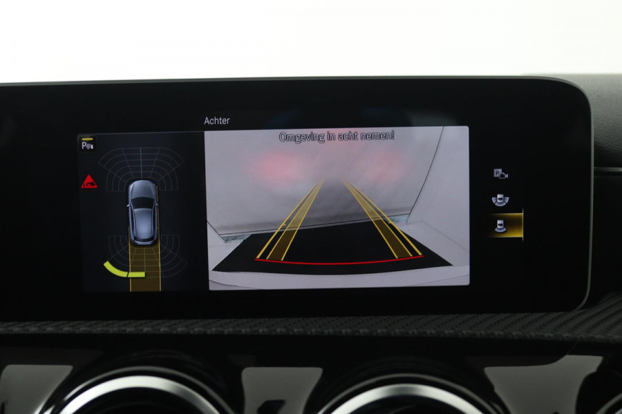 Mercedes-Benz A-Klasse 180 Premium Plus (STOELVERWARMING, ACHTERUITRIJCAMERA, CRUISE CONTROL, NAVIGATIE)