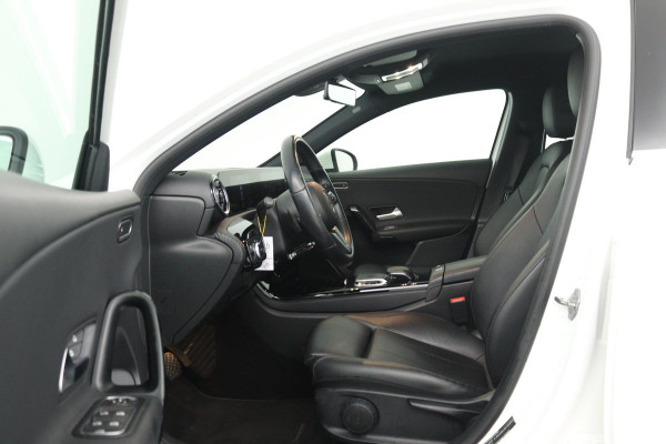 Mercedes-Benz A-Klasse 180 Premium Plus (STOELVERWARMING, ACHTERUITRIJCAMERA, CRUISE CONTROL, NAVIGATIE)