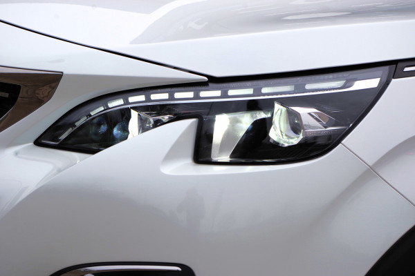 Peugeot 3008 1.2 PureTech 130 PK GT Line, Cruise Control, Navigatie, Carplay