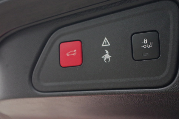 Peugeot 3008 1.2 PureTech 130 PK GT Line, Cruise Control, Navigatie, Carplay