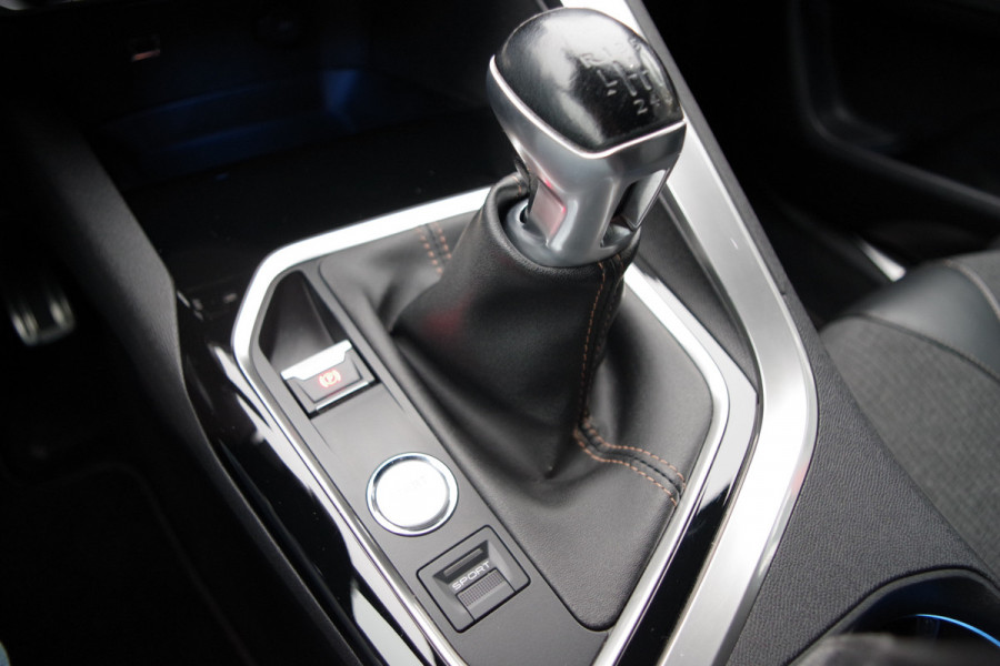 Peugeot 3008 1.2 PureTech 130 PK GT Line, Cruise Control, Navigatie, Carplay