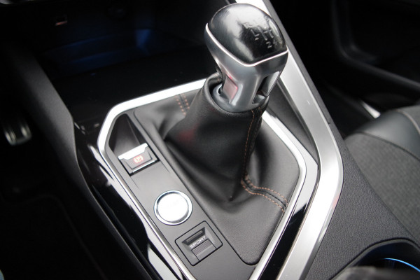 Peugeot 3008 1.2 PureTech 130 PK GT Line, Cruise Control, Navigatie, Carplay
