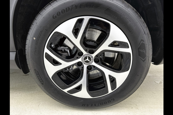 Mercedes-Benz GLC 300 e 4MATIC Plug-In Hybride Trekhaak | Ledkoplampen | Memory Voorstoelen |  Achteruitrijcamera | Sfeerverlichting | Dodehoekassistent. Inclusief 24 maanden Mercedes-Benz Certified garantie voor Europa.