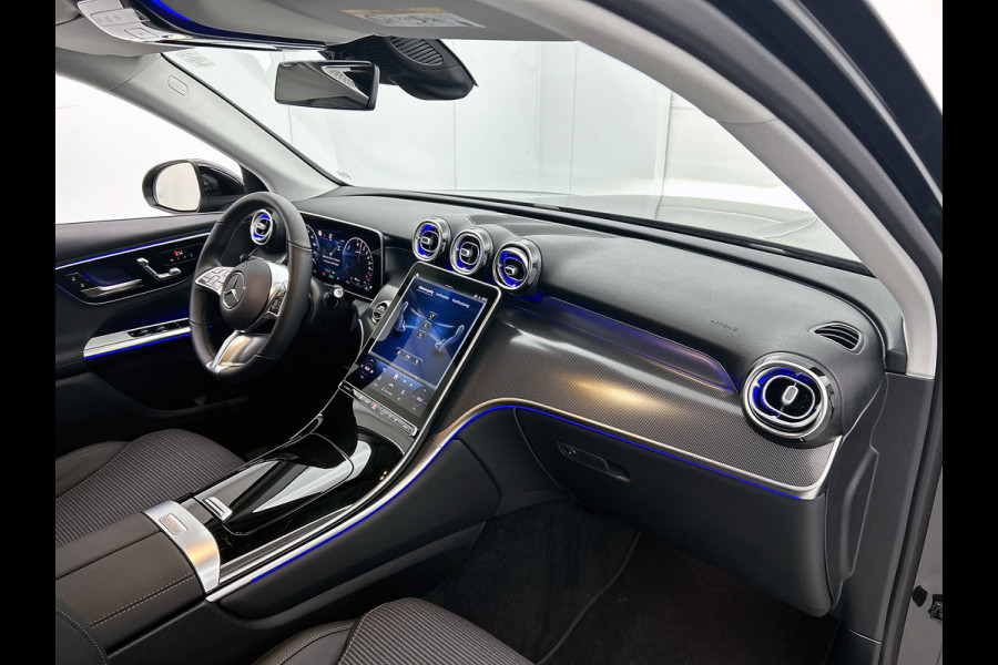 Mercedes-Benz GLC 300 e 4MATIC Plug-In Hybride Trekhaak | Ledkoplampen | Memory Voorstoelen |  Achteruitrijcamera | Sfeerverlichting | Dodehoekassistent. Inclusief 24 maanden Mercedes-Benz Certified garantie voor Europa.