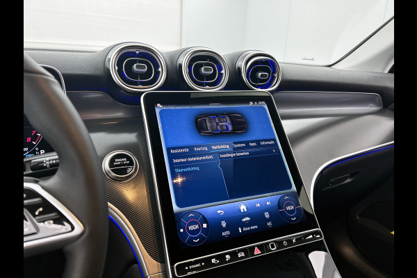 Mercedes-Benz GLC 300 e 4MATIC Plug-In Hybride Trekhaak | Ledkoplampen | Memory Voorstoelen |  Achteruitrijcamera | Sfeerverlichting | Dodehoekassistent. Inclusief 24 maanden Mercedes-Benz Certified garantie voor Europa.