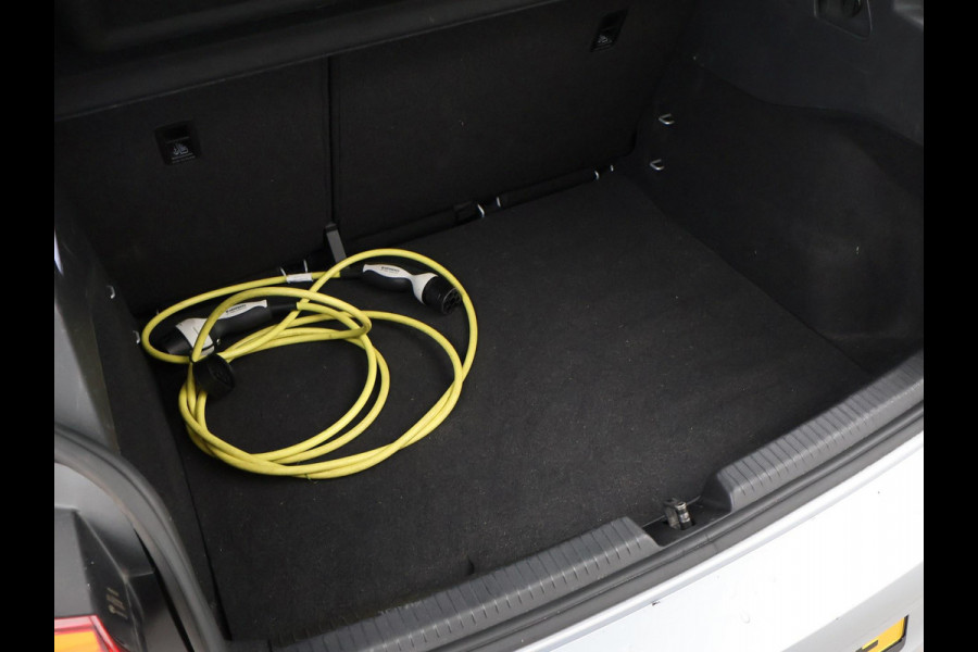 Volkswagen ID.3 PRO 58 KWH + SFEERVERLICHTING | ADAPTIVE CRUISE | STUUR / STOELVERWARMING