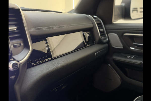 Dodge Ram MY25 Laramie High Spec SST 3.0L TT 420pk pass.scherm