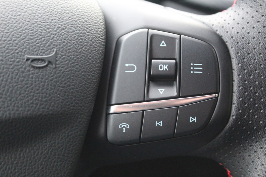 Ford Kuga 2.5-243pk PHEV ST-Line X. Van €. 54.937,- voor €. 43.735,- Trekgewicht van 2.100kg ! Elektr. panodak., elektr. trekhaak, stoel-, stuur- en voorraamverw., 360gr. Camera, HUD, AppleCarplay/Androidauto, Elektr. verstelb. comfortstoelen, LED verl.