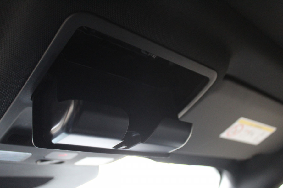 Ford Kuga 2.5-243pk PHEV ST-Line X. Van €. 54.937,- voor €. 43.735,- Trekgewicht van 2.100kg ! Elektr. panodak., elektr. trekhaak, stoel-, stuur- en voorraamverw., 360gr. Camera, HUD, AppleCarplay/Androidauto, Elektr. verstelb. comfortstoelen, LED verl.