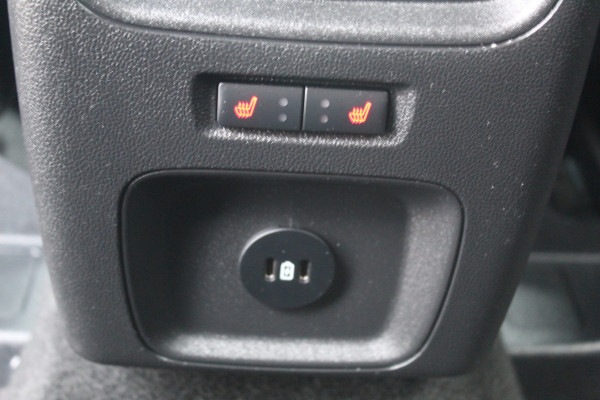 Ford Kuga 2.5-243pk PHEV ST-Line X. Van €. 54.937,- voor €. 43.735,- Trekgewicht van 2.100kg ! Elektr. panodak., elektr. trekhaak, stoel-, stuur- en voorraamverw., 360gr. Camera, HUD, AppleCarplay/Androidauto, Elektr. verstelb. comfortstoelen, LED verl.