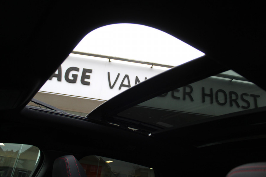 Ford Kuga 2.5-243pk PHEV ST-Line X. Van €. 54.937,- voor €. 43.735,- Trekgewicht van 2.100kg ! Elektr. panodak., elektr. trekhaak, stoel-, stuur- en voorraamverw., 360gr. Camera, HUD, AppleCarplay/Androidauto, Elektr. verstelb. comfortstoelen, LED verl.