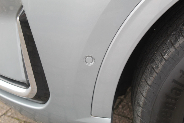 Ford Kuga 2.5-243pk PHEV ST-Line X. Van €. 54.937,- voor €. 43.735,- Trekgewicht van 2.100kg ! Elektr. panodak., elektr. trekhaak, stoel-, stuur- en voorraamverw., 360gr. Camera, HUD, AppleCarplay/Androidauto, Elektr. verstelb. comfortstoelen, LED verl.