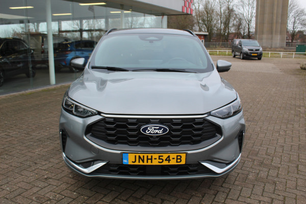Ford Kuga 2.5-243pk PHEV ST-Line X. Van €. 54.937,- voor €. 43.735,- Trekgewicht van 2.100kg ! Elektr. panodak., elektr. trekhaak, stoel-, stuur- en voorraamverw., 360gr. Camera, HUD, AppleCarplay/Androidauto, Elektr. verstelb. comfortstoelen, LED verl.