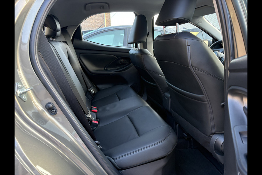 Toyota Yaris 1.5 Hybrid Business Plus | Navi | Keyless | Leder | Stoelverwarming | Prijs Rijklaar!!