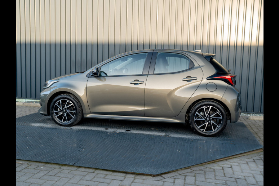 Toyota Yaris 1.5 Hybrid Business Plus | Navi | Keyless | Leder | Stoelverwarming | Prijs Rijklaar!!