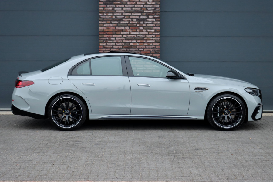 Mercedes-Benz E-Klasse AMG 53 4MATIC+ Edition 1 | Hyperscreen | Achterasbesturing | AMG-performance Stoelen | Carbon | Distronic+ | Multicontourstoelen | Stoelventilatie | Zonnerollo's | HUD | 3D-Display |
