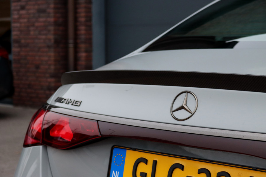 Mercedes-Benz E-Klasse AMG 53 4MATIC+ Edition 1 | Hyperscreen | Achterasbesturing | AMG-performance Stoelen | Carbon | Distronic+ | Multicontourstoelen | Stoelventilatie | Zonnerollo's | HUD | 3D-Display |