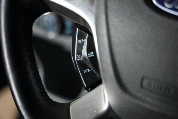 Ford Transit 330 2.0 TDCI L2/H2 AIRCO CRUISE CONTROL TREKHAAK PDC GRIJS LEASE V/A € 122,- p.m. INRUIL MOGELIJK