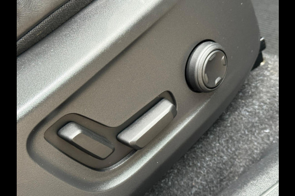 Volvo XC40 Recharge P8 AWD 408 pk R-Design, panoramadak, vele opties, afn. trekhaak, 1 e eigenaar, NL auto met nap