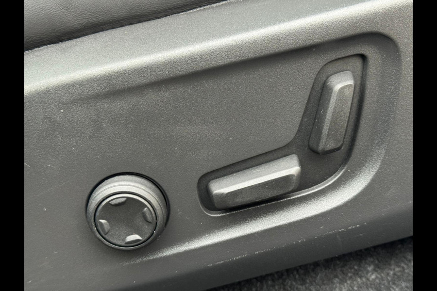 Volvo XC40 Recharge P8 AWD 408 pk R-Design, panoramadak, vele opties, afn. trekhaak, 1 e eigenaar, NL auto met nap