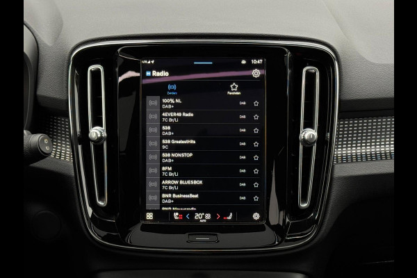 Volvo XC40 Recharge P8 AWD 408 pk R-Design, panoramadak, vele opties, afn. trekhaak, 1 e eigenaar, NL auto met nap