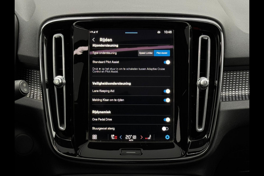 Volvo XC40 Recharge P8 AWD 408 pk R-Design, panoramadak, vele opties, afn. trekhaak, 1 e eigenaar, NL auto met nap