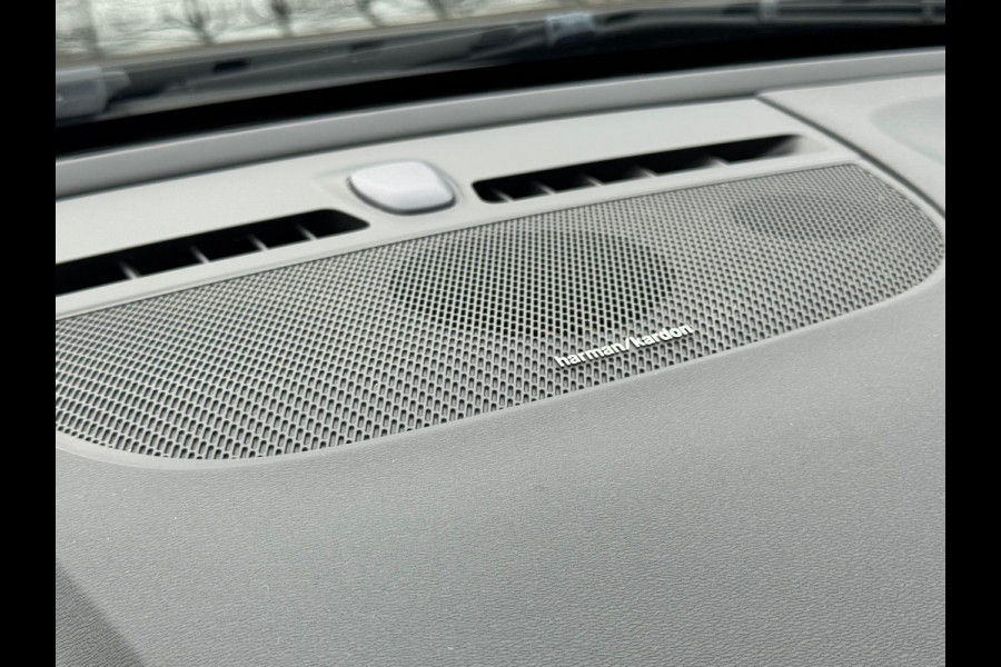 Volvo XC40 Recharge P8 AWD 408 pk R-Design, panoramadak, vele opties, afn. trekhaak, 1 e eigenaar, NL auto met nap