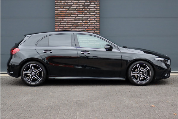 Mercedes-Benz A-Klasse 180 AMG Line Aut7 | Facelift | Panoramadak | Verwarmd Stuurwiel | Trekhaak | Camera | Keyless Go | Widescreen | Sfeerverlichting | Stoelverwarming | High Perf. LED |