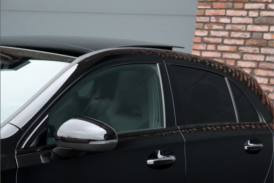 Mercedes-Benz A-Klasse 180 AMG Line Aut7 | Facelift | Panoramadak | Verwarmd Stuurwiel | Trekhaak | Camera | Keyless Go | Widescreen | Sfeerverlichting | Stoelverwarming | High Perf. LED |